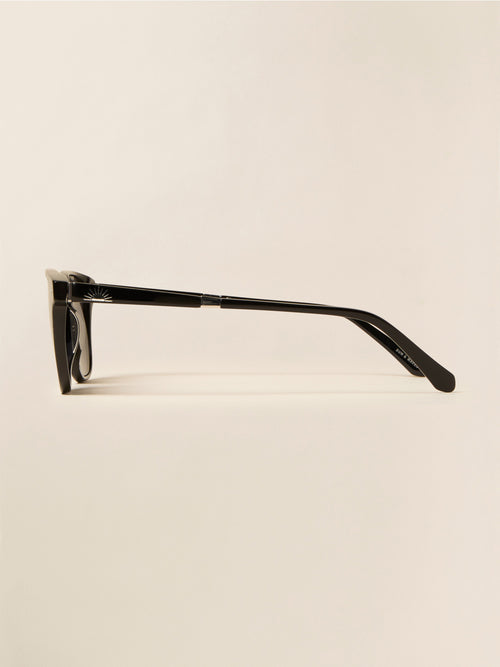 August Sunglasses - Black Solid Gray